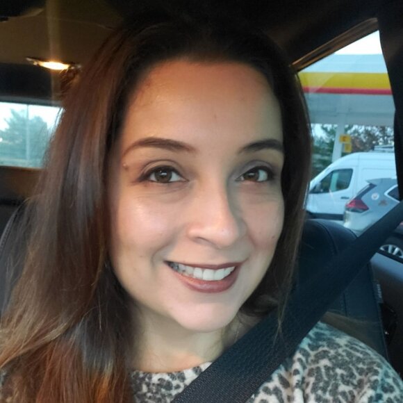 Meet your Posher, Claudia - Picture 1 of 1